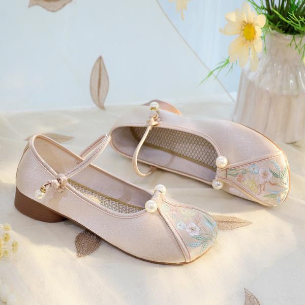 Модные домашние тапочки Женские лоферы на квадратном каблуке Шлепанцы с закрытым носком Массажный блок Цветочная ткань Вышивка Квадратный носок Каблук-блок Обувь Лоа