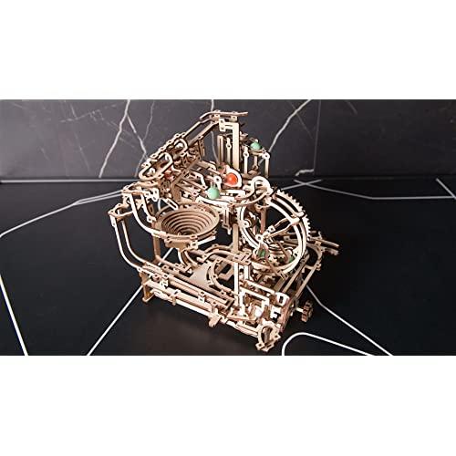 UGEARS Набор для деревянной мраморной дорожки - 3D-пазл Деревянная мраморная дорожка Ступенчатый подъемник с 3-ступенчатым подъемным механизмом и 10 шариками