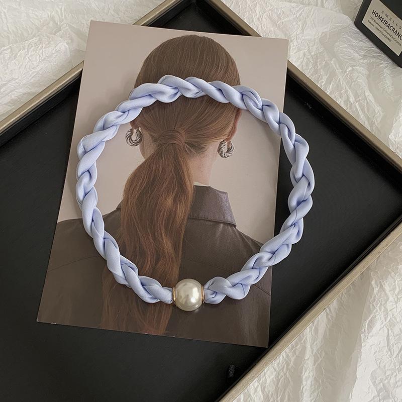 Pearl Necklace Twist Silk Scarf High-end Neck Protection Scarf with Shirt Magnetic Silk Scarf Simple Scarf Collarbone Chain