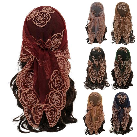 Платок на голову квадратный шарф с кружевной вышивкой розовые элементы мягкая ткань кружево головной убор акцент одежды