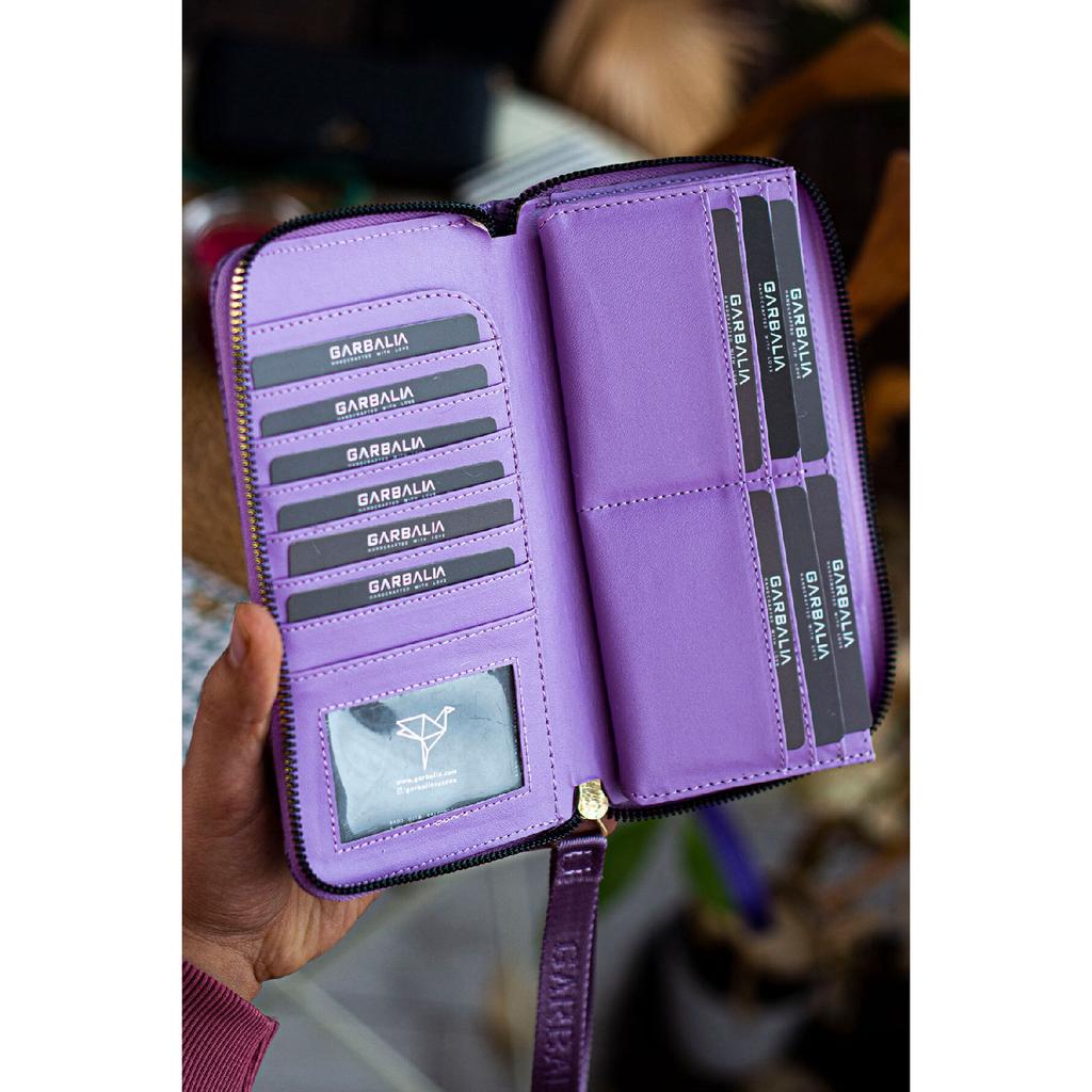 Tilburg Кошелек-портфель с ручкой на запястье и соломенным узором сливово-фиолетового цвета с большим количеством визитниц