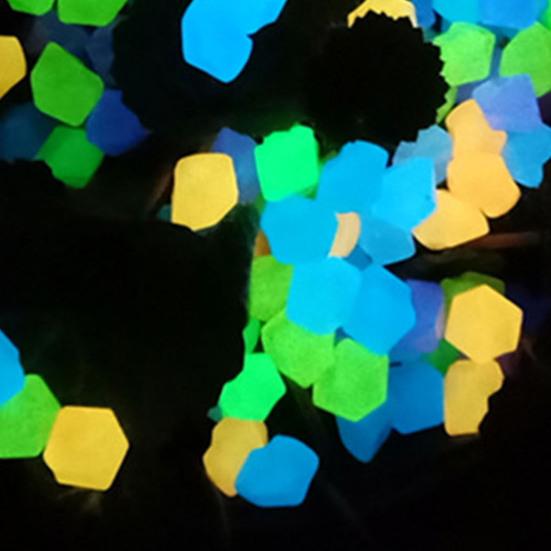 200Pcs Luminous Pebble Beautiful Good Glowing Effect Durable Glow In Dark Rhombus Artificial Stone