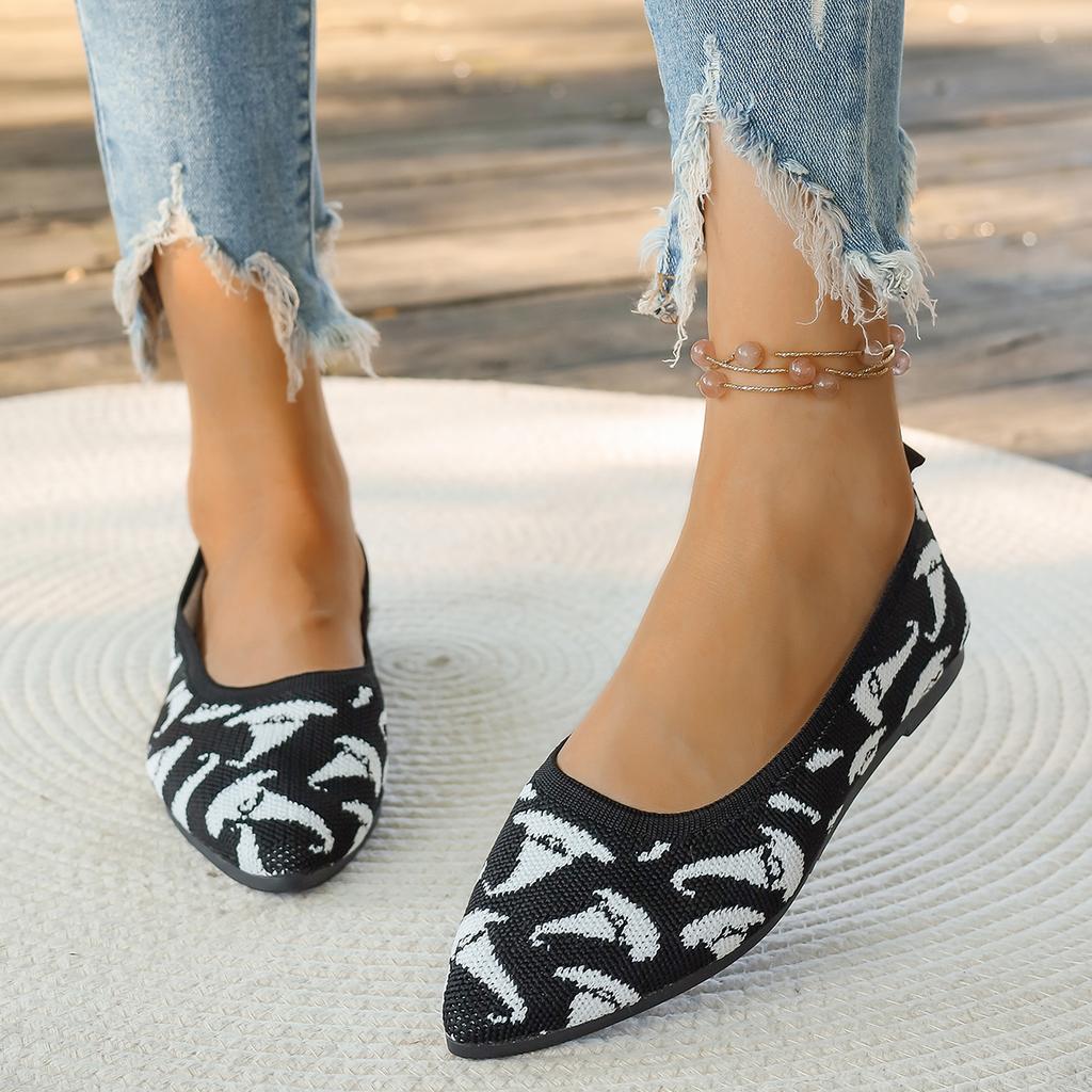 Модные популярные женские туфли на плоской подошве с острым носком на плоской подошве для женщин. Женские туфли без застежек на неглубокую подошву. Легкие повседневные нескользящие мокасины.