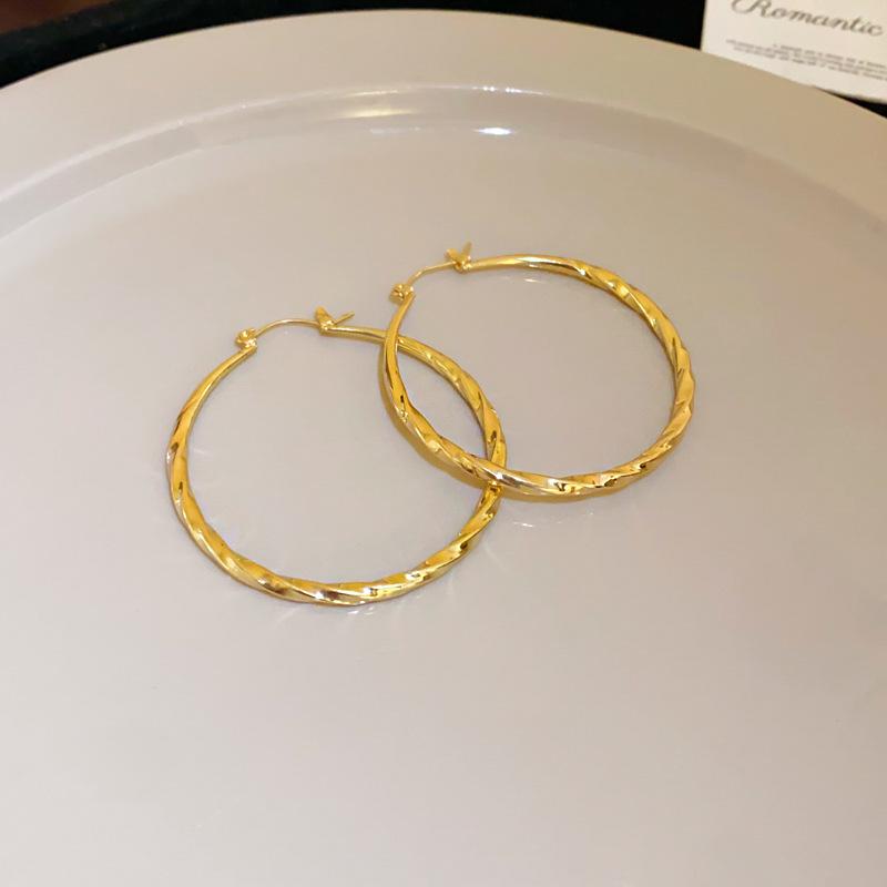 Серебряная игла металлический круг простой кольцо серьги корейский нишевый темперамент высококачественные серьги атмосферные лицо тонкие серьги оптом