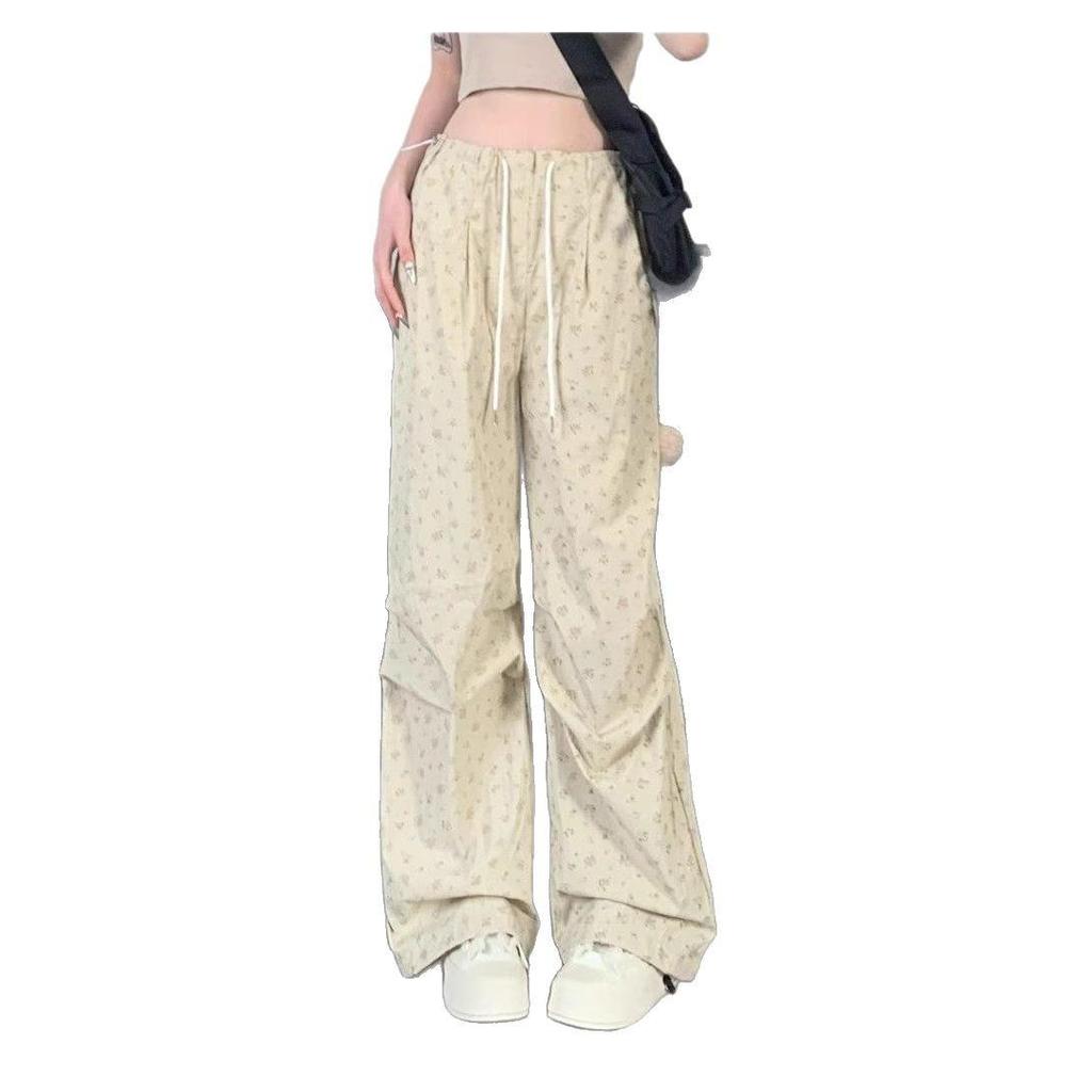 Женские брюки карго широкие из ледяного шелка с цветочным принтом на весну/лето 2025: Свободный Ретро Спортивный Стиль