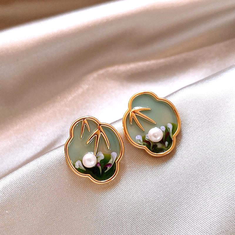 Vintage Steel Teardrop Cat Eye Earrings for Women - Retro, High-End, Versatile Fashion Ear Studs