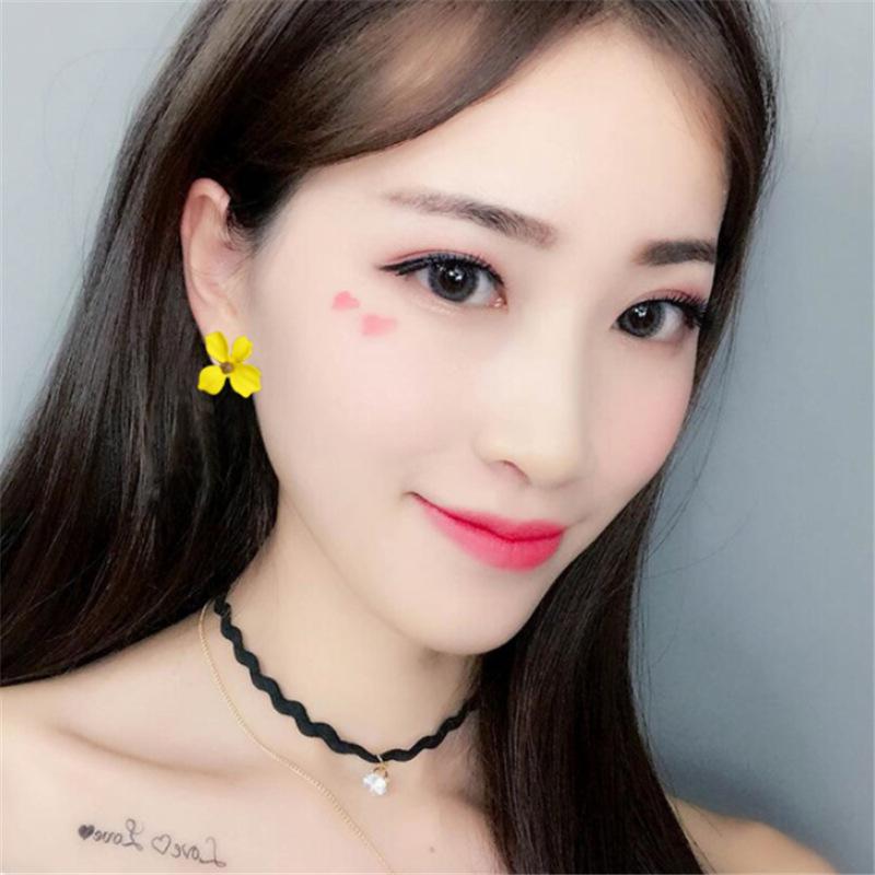 Korean Cute Small Flower Stud Earrings For Women Fresh and Sweet Statement Earring Girl Fashion Jewelry Gift