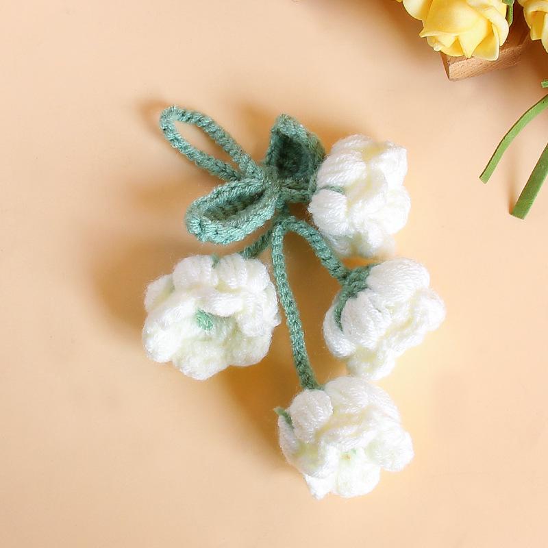 Шерстяной брелок-подвеска «Ландыш» с сухоцветами – Девичий брелок в виде сердца в подарок