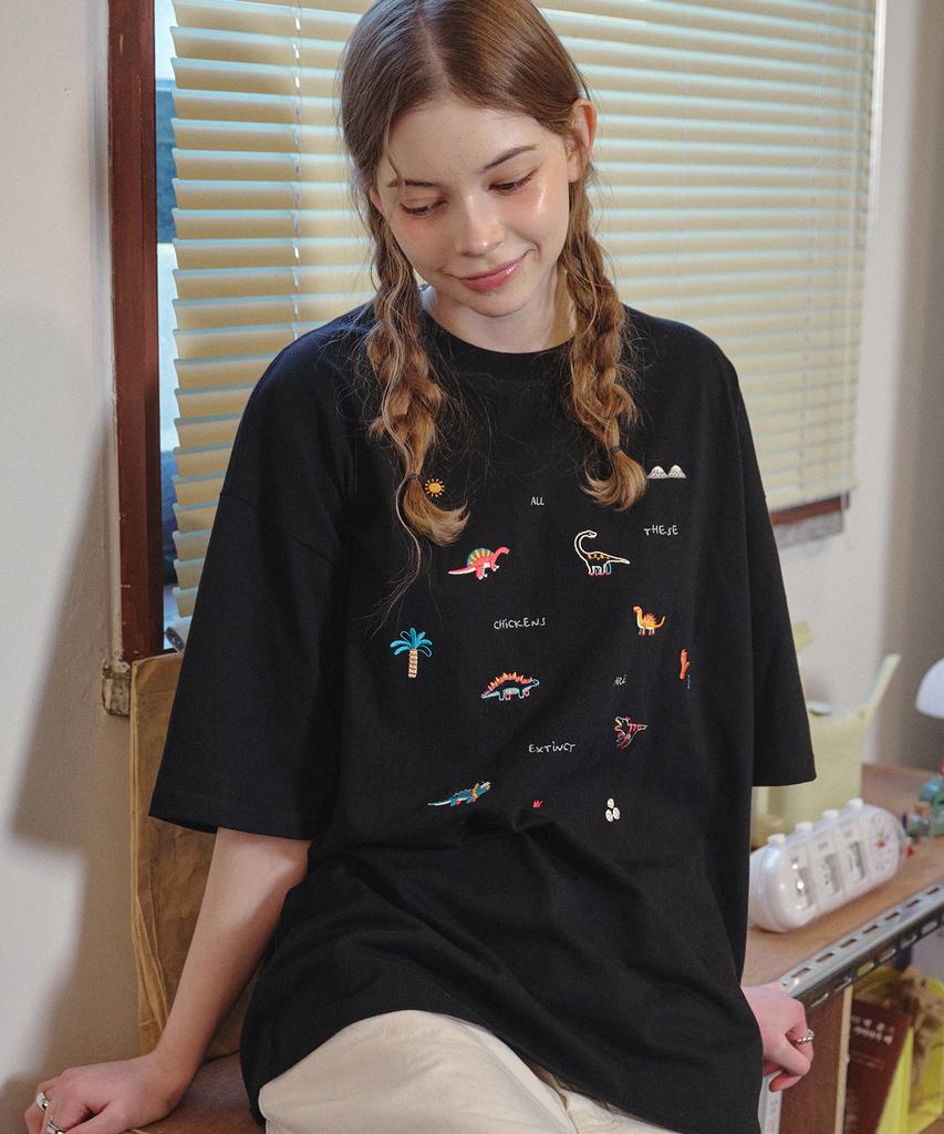 CPGN STUDIO Футболка с вышивкой Dino Stitch, короткий рукав, черная