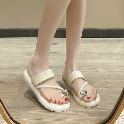 Летние шлепанцы с плоским носком для женщин 2024, украшенные сердечками, платье на бретелях, женские сексуальные сандалии, дизайнерские сандалии