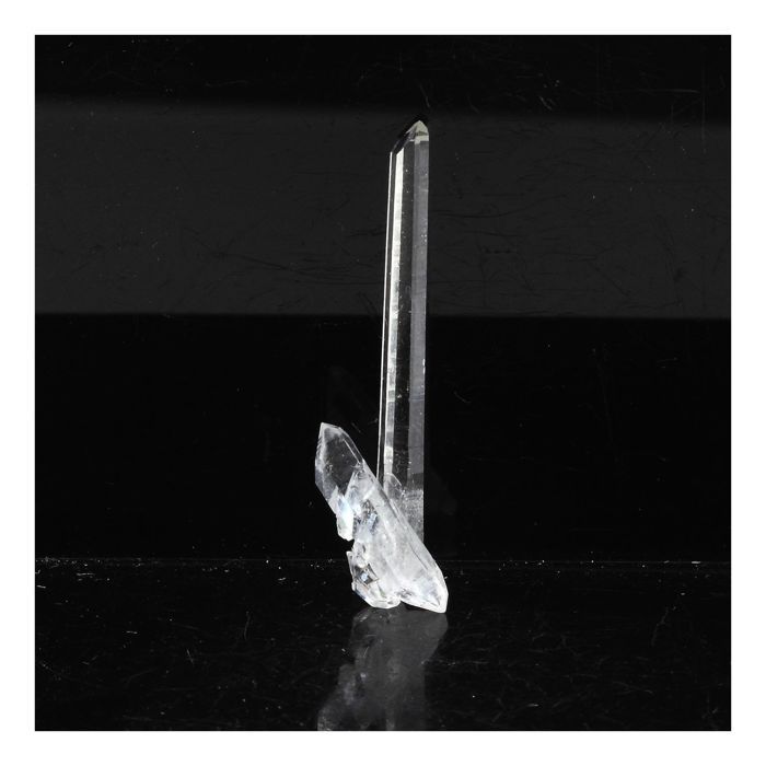 Pierres et Minéraux. Quartz biterminé. 3.75 ct. Puits Brides, La Gardette Mine, Bourg d'Oisans, France.