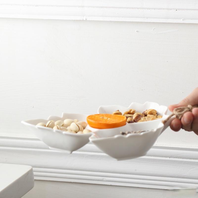 Белая керамическая тарелка Тарелка в виде кленового листа с деревянным поддоном Закуски Тарелки для сухофруктов Тарелка для закусок Главная Ваза для фруктов Тарелки для конфет