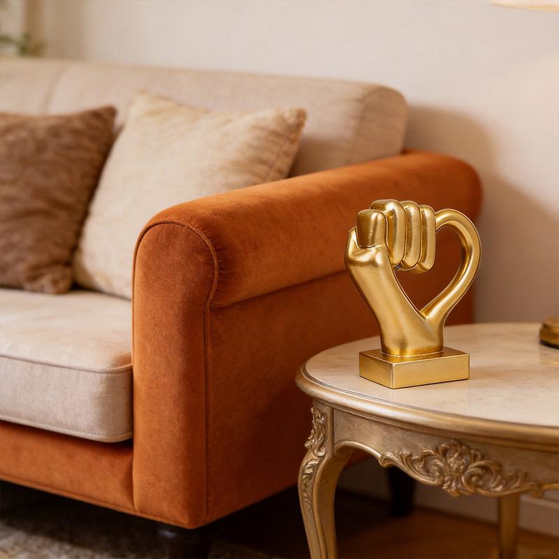 Коллекционная статуэтка, держащая жест любви, креативное популярное украшение для дома, современное простое украшение для рабочего стола в кабинете
