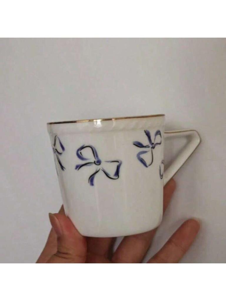 Элегантный фиолетовый кофейный набор YSL с бантом, винтажная костяная чашка и блюдце, украшенные золотыми рельефными деталями по краю, романтический подарок.