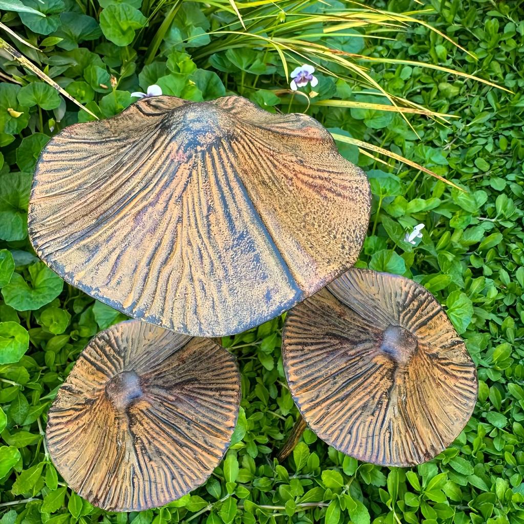 Long Stem Iron Mushroom Decor Set Rustic Garden Ornaments for Outdoor Yard