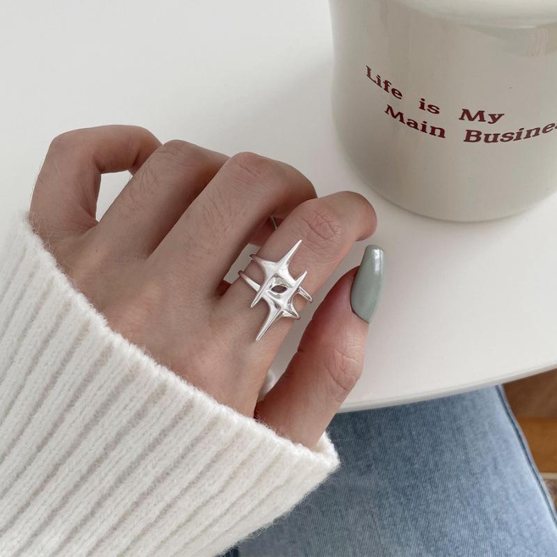 Trendy Minimalist Korean Vintage Stacking Rings for Women - Influencer-Approved Light Luxury Style.