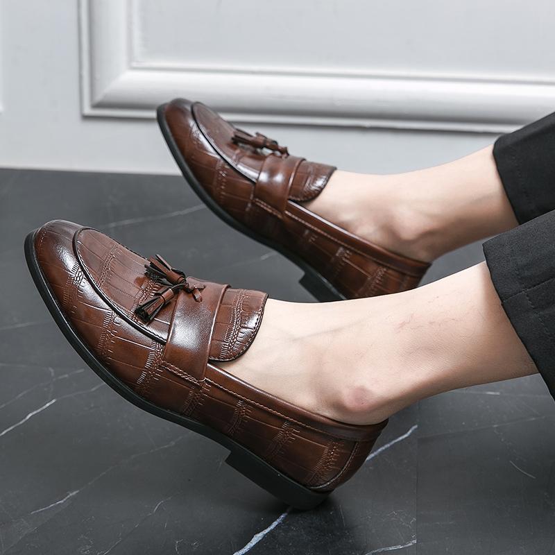 Мода Роскошный Дизайнер Британия Кисточки Платье Кожаная Обувь Для Мужчин Повседневная На Каждый День Все Подходит Классические Лоферы Свадебная Формальная Обувь