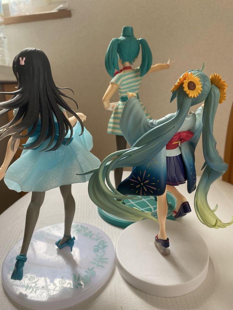 [Б/У] Набор фигурок Хатсунэ Мику из 3 штук