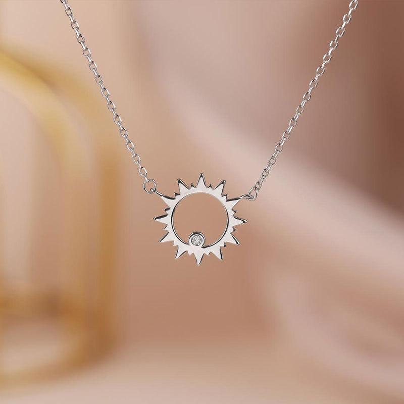 Ожерелье «Солнце» Женский темперамент Простая индивидуальность Универсальный нишевый дизайн Чувство Ключичная цепочка Новый стиль