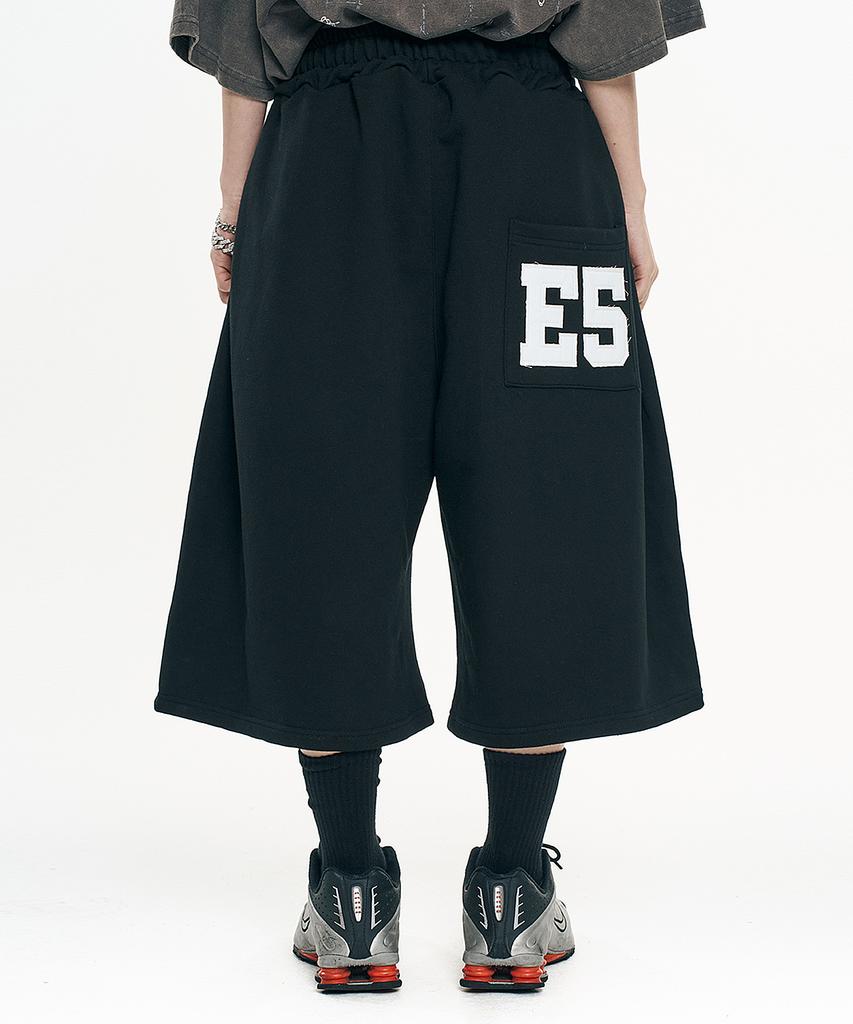 EASY NO EASY One-Pleat Bermuda Sweatpants - Black