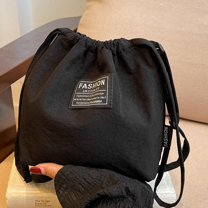 Niche Design Bag New Large Capacity Saliva Bucket Bag Fashionable and Versatile Nylon Cloth One-shoulder Crossbody Bag