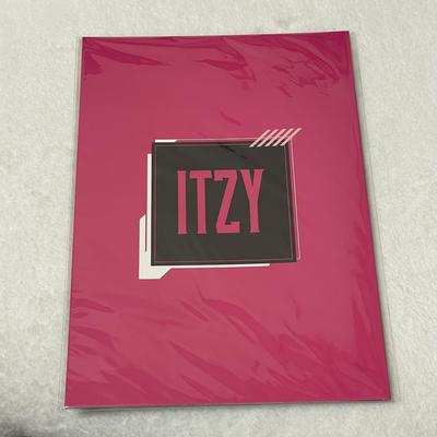 [Б/У] Профильный буклет участницы ITZY с печатными автографами и комментариями