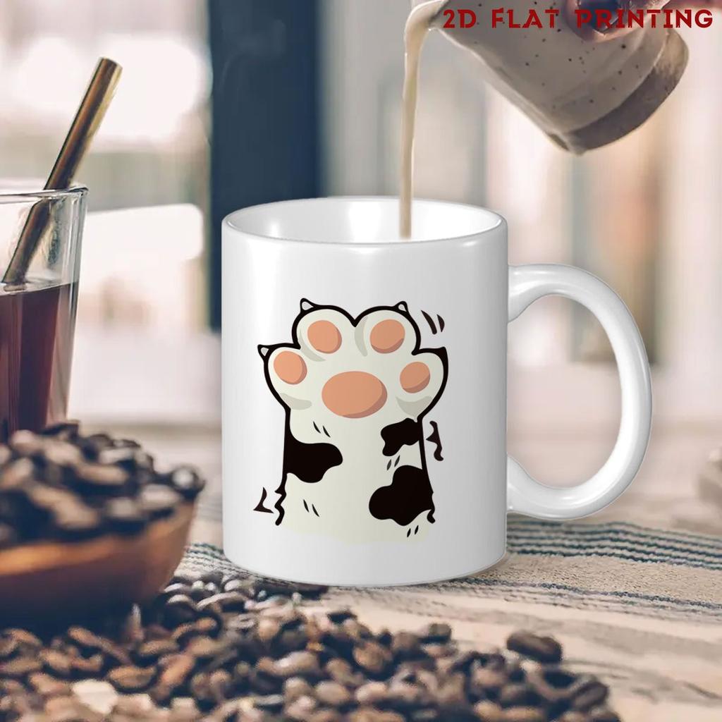 This ceramic mug features paw prints and cat paw designs, making it perfect for everyday use.
