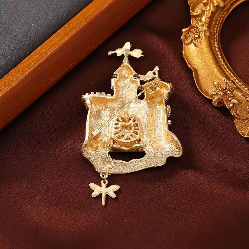Vintage Fairy Tale Castle Brooch: Women's Luxury Tassel Pendant Pin