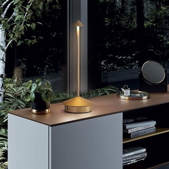 Настольная лампа из металла с питанием от батареек, сенсорное управление, без мерцания, регулируемая яркость, нескользящий дизайн, современная беспроводная прикроватная лампа