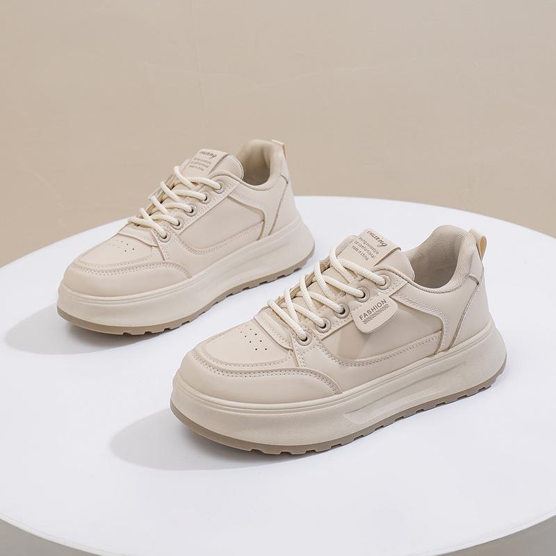 2025 весна маленькие белые туфли новая корейская версия ins женские студенческие туфли для увеличения роста на платформе спортивные туфли для скейтбординга повседневная обувь женская Q5615