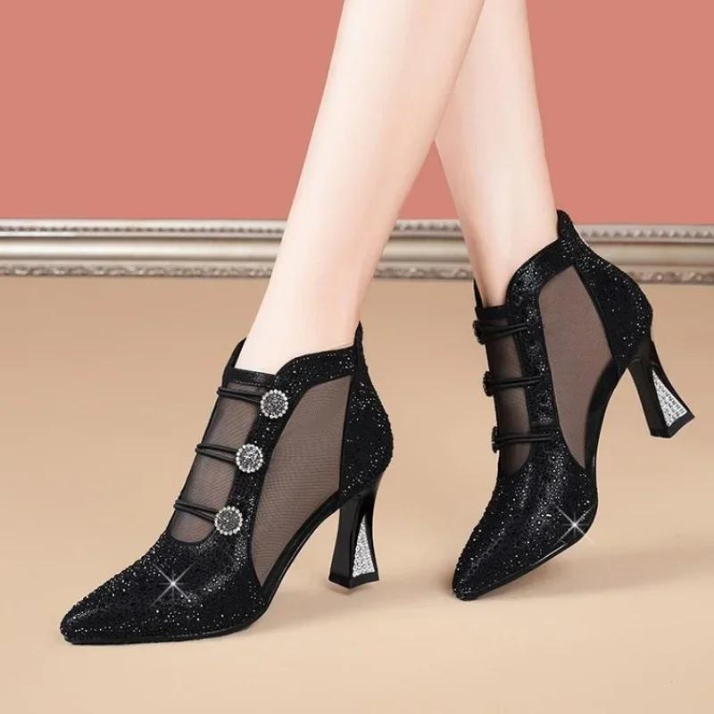 Модные туфли на высоком каблуке с отделкой стразами, крутые сетчатые ботинки 2025 весна/лето, остроносые туфли на высоком каблуке, модные сетчатые ботинки, женские сандалии с перфорацией