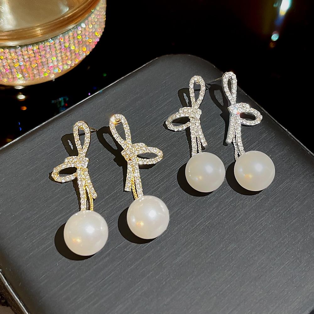 Универсальные жемчужные серьги: Высококлассные осенне-зимние серьги-пусеты с кисточками и бантами для женщин