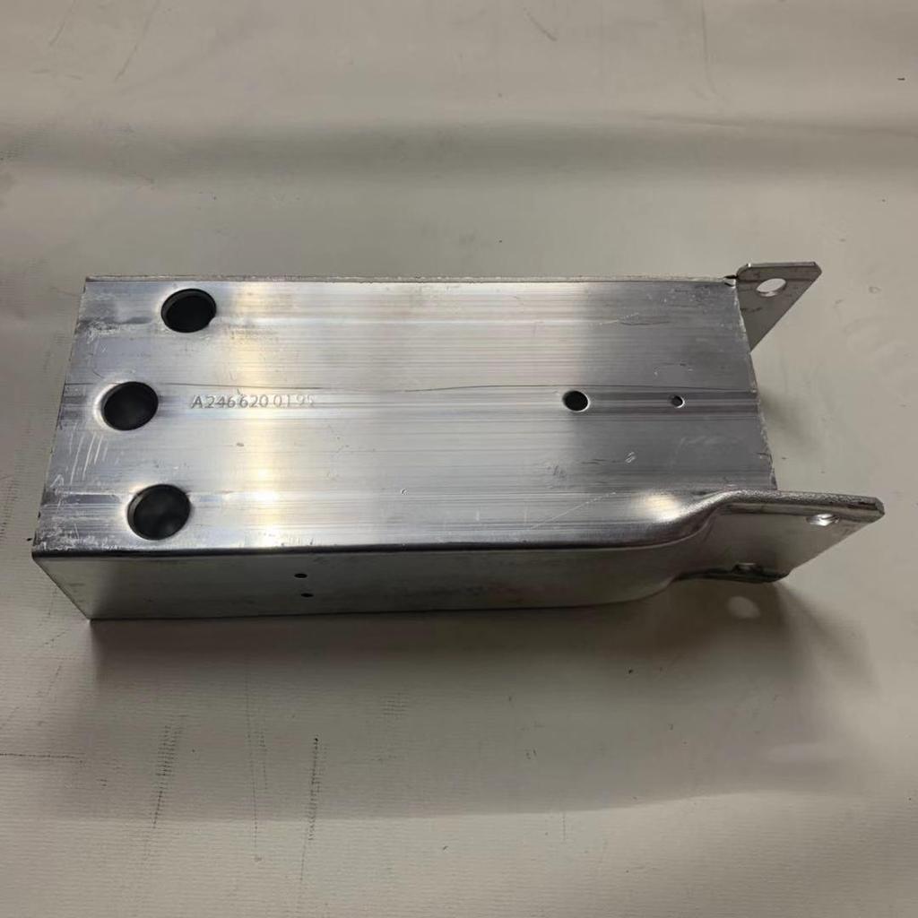 Mercedes-Benz W246 Передний бампер и кронштейн радиаторной рамы (Деталь №2466260088)