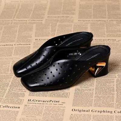 Мягкие кожаные тапочки с открытым носком, летние новые полые дышащие прохладные тапочки, универсальные темпераментные тапочки на высоком каблуке с острым носком