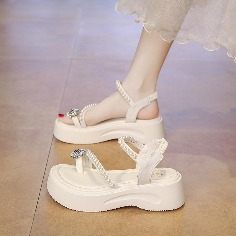 Женские летние сандалии с носком, украшенные стразами, новая модная модель, с толстой подошвой, увеличивающие рост, удобные пляжные сандалии для женщин