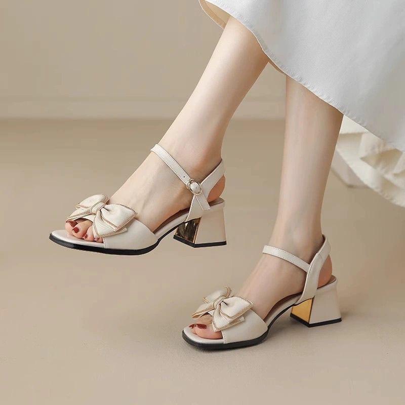 Французский стиль феи толстый каблук с босоножками женский универсальный средний каблук корейская версия ниша 2024 лето новый лук