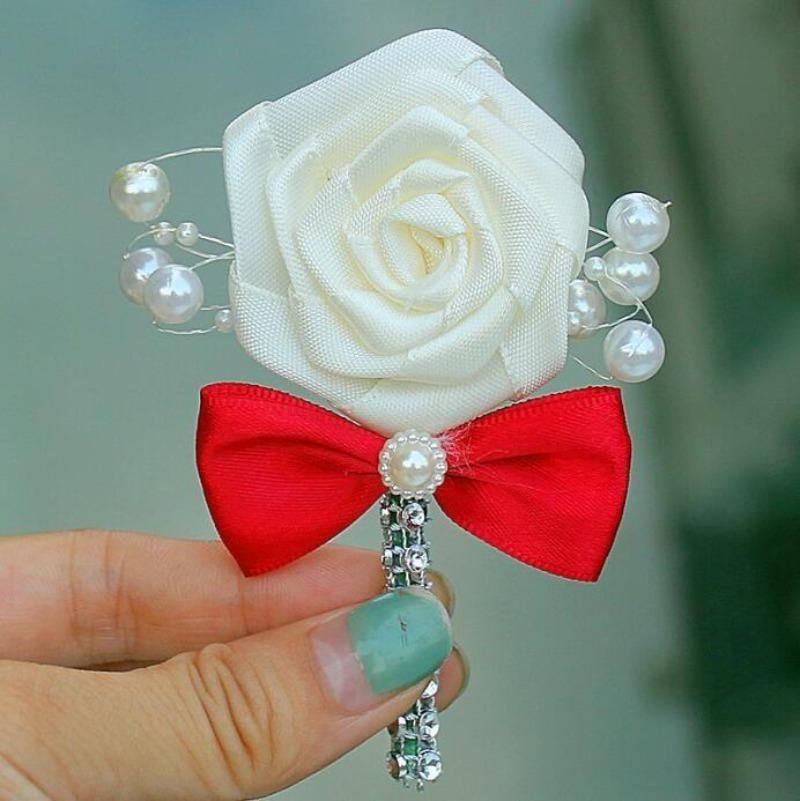 1Pc The Stylish Flower Shaped Brooch Is Studded with Pearls