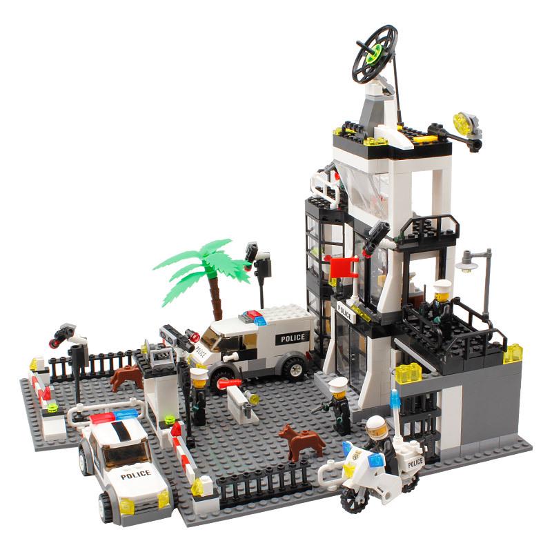 Детский строительный набор из пластиковых блоков "Полицейский участок"