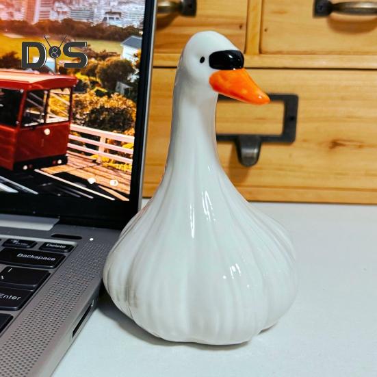 Garlic Duck Resin Figurine Cartoon White Duck Statue Animal Sculpture Home Office Bookshelf Desktop Decoration Ornament