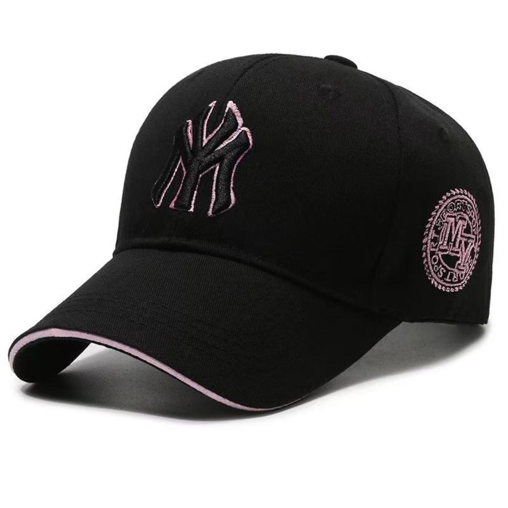 Бейсболка с вышитыми надписями