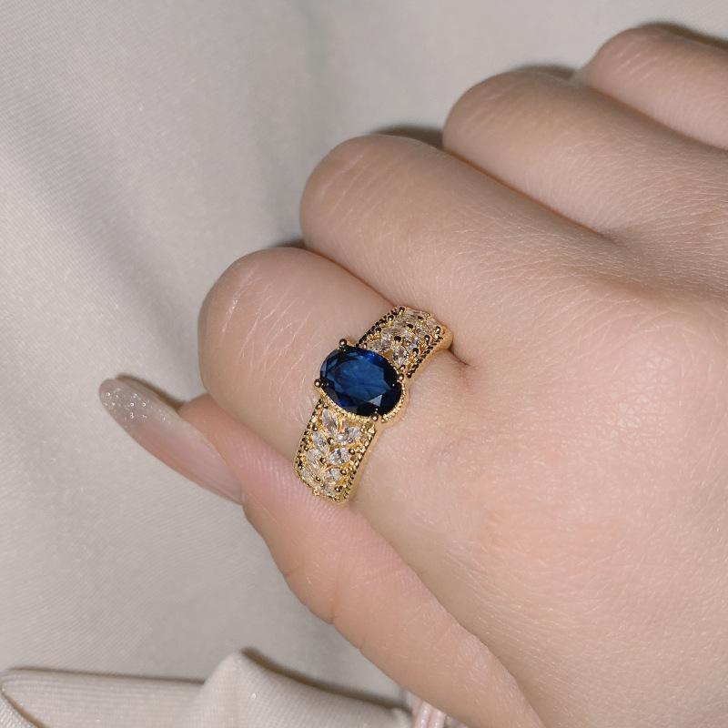 Vintage Palace Style Hollow Out Green Stone Finger Rings For Lady Luxury Gold Color Wedding Rings Jewelry Gifts