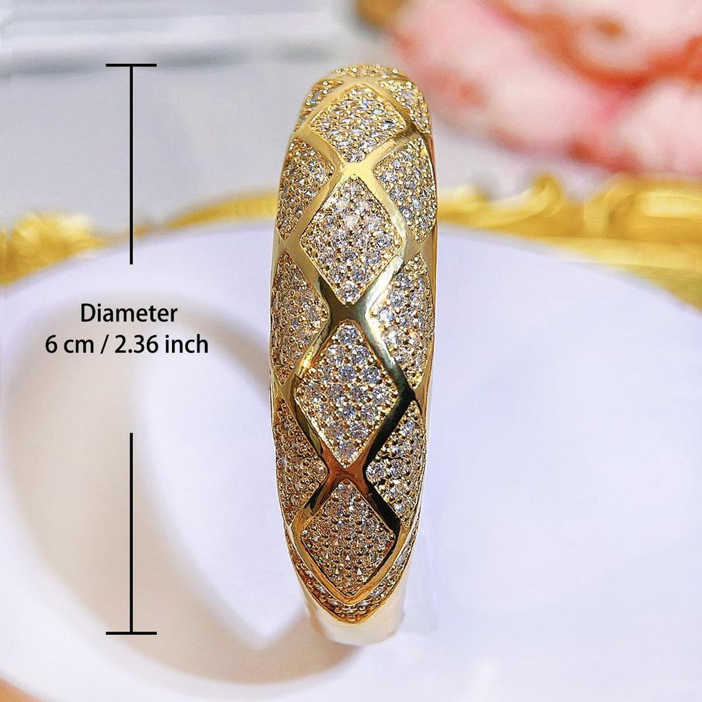 CMM Baroque Style European Retro Italian Brushed Craftsmanship Golden Hollow Ethnic Western Color Zircon Woman Bracelet Bangle
