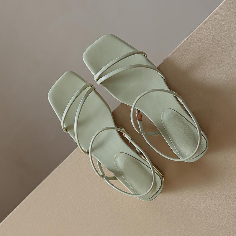 2025 лето новые простые квадратные босоножки с тонким ремешком женские с плоской подошвой одно слово с открытым носком римские туфли женские