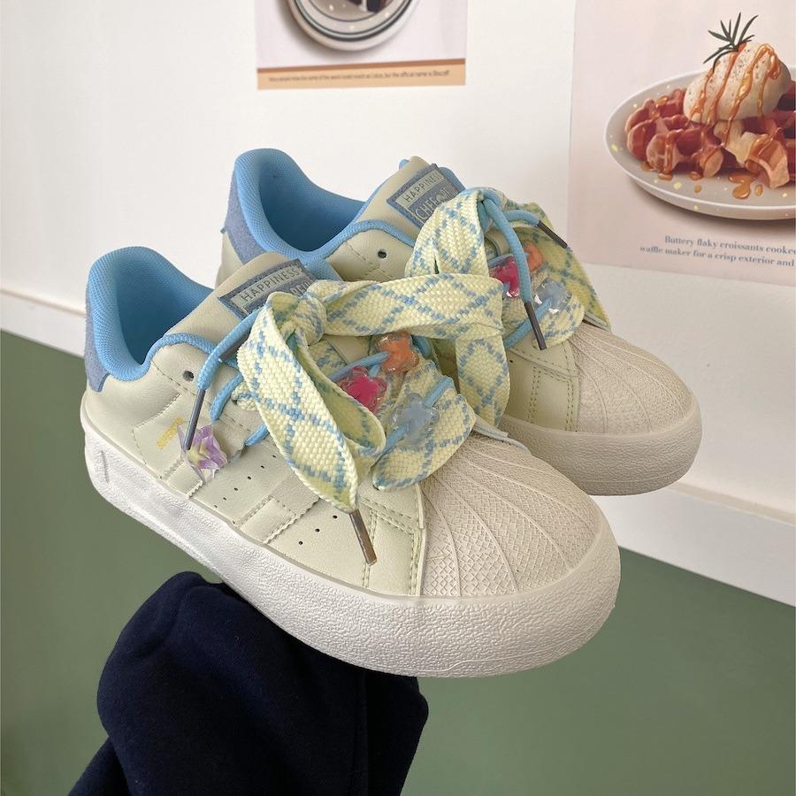 2025 весна и осень новые толстоподошвенные туфли-ракушки женские нишевые не сталкивающиеся туфли-хлебцы ins трендовые универсальные маленькие белые туфли