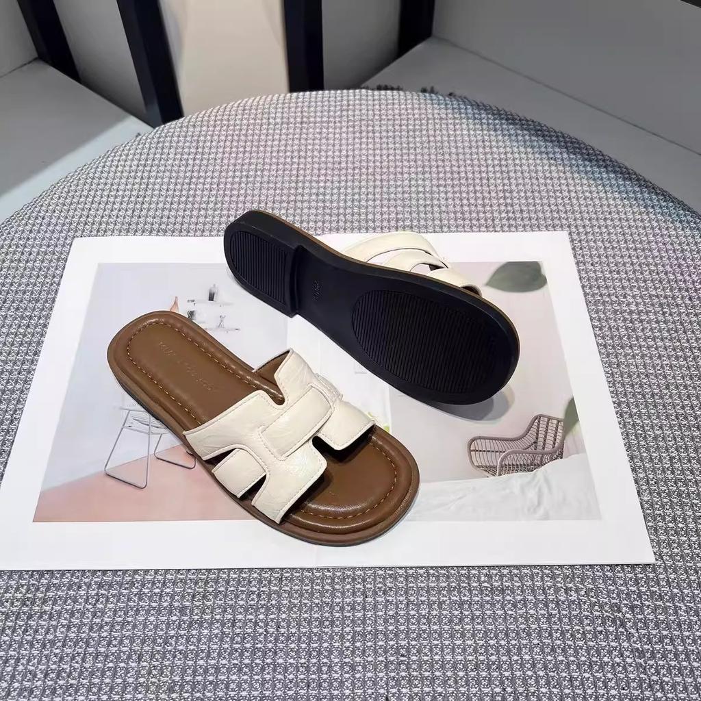 Retro French One-word Slippers Women's Summer Wear 2025 New Internet Celebrity Flat-bottomed Seaside Vacation Sandals Casual Sandals