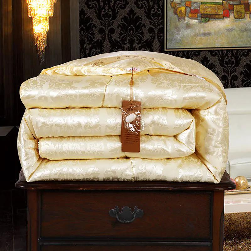 Кондиционер с теплым хлопковым одеялом зимой утолщается, чтобы сохранять тепло весной и осенью, и используется одинокими студентами в общежитиях.