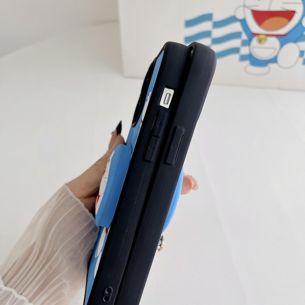 Силиконовый 3D чехол Doraemon для Apple 15 Pro Max - Мультяшная защитная крышка с подставкой