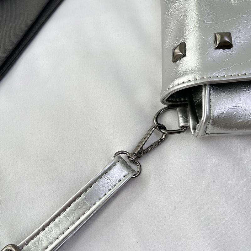 2024 летняя женская сумка-клатч с клапаном, сумка через плечо, корейская модная женская противоугонная сумка-конверт, женская золотистая, черная заклепка, повседневные сумки на плечо