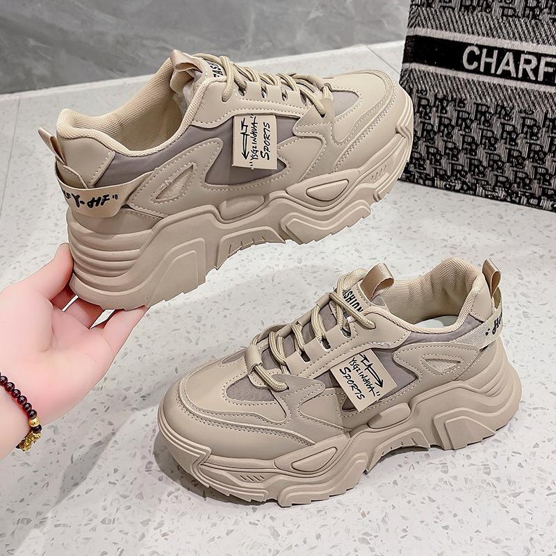 Модная спортивная и повседневная женская обувь