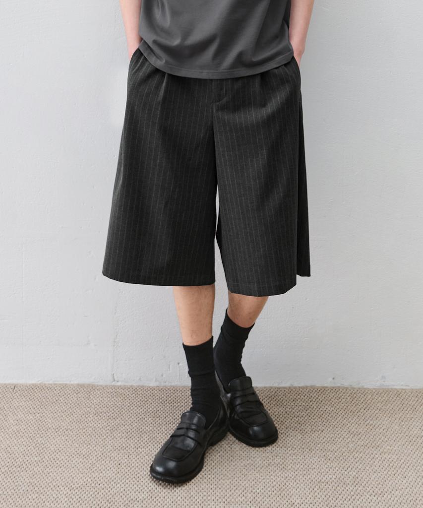 DRAW FIT Pinstripe Long Bermuda Slacks [Charcoal]